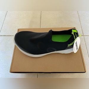 Brand new OOFOS size 9 women’s